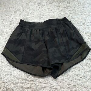Lululemon Hotty Hot Low Rise Short 4" Heritage 365 Camo Dark Olive Multi